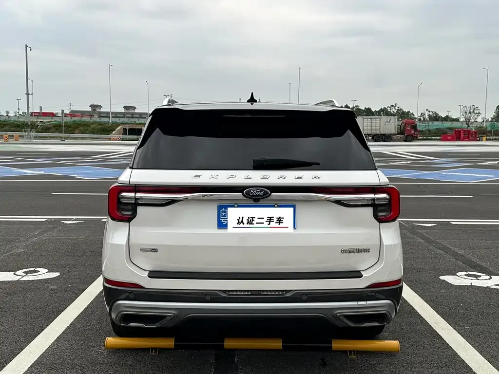 Ford Explorer 2023 из CN, фото 2