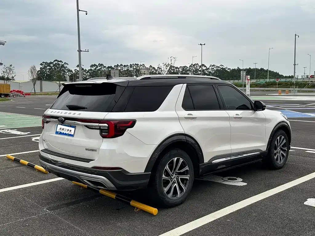 Ford Explorer 2023 из CN, фото 3