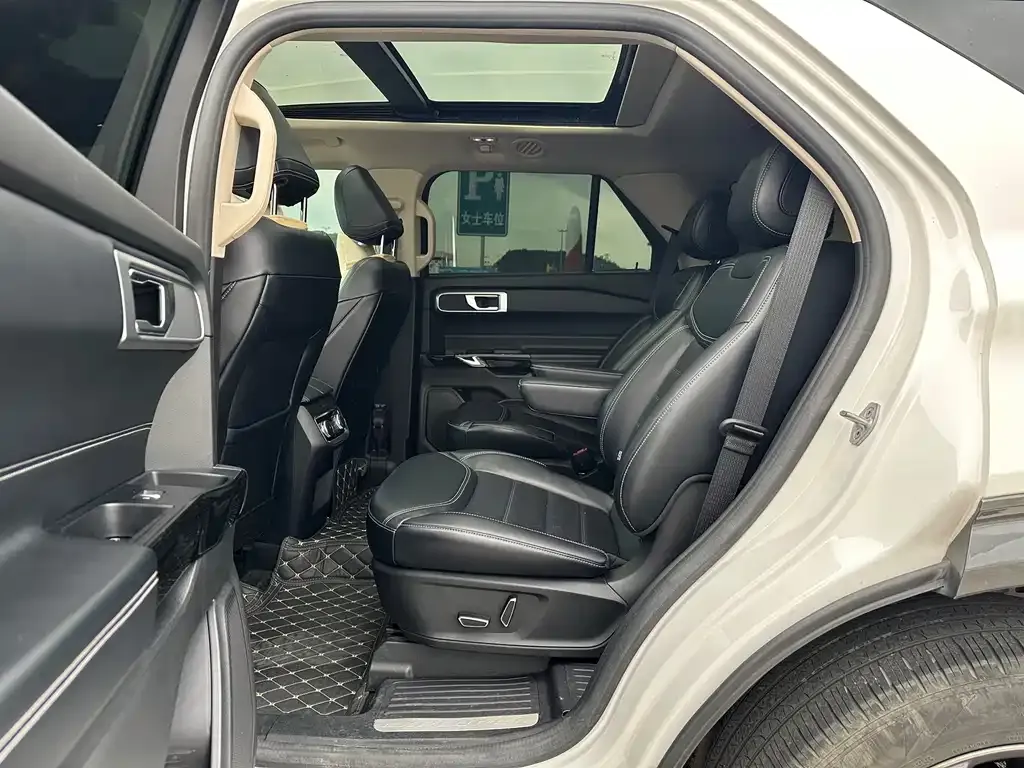Ford Explorer 2023 из CN, фото 10