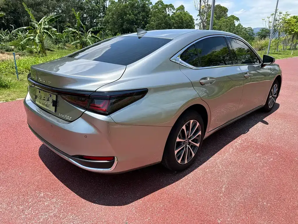 Lexus ES — фото 10
