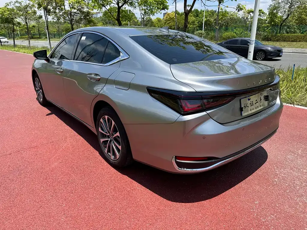 Lexus ES — фото 9