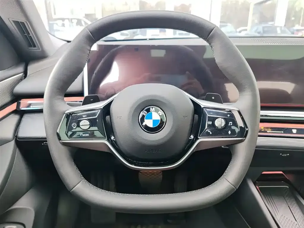 BMW 5 Series — фото 10