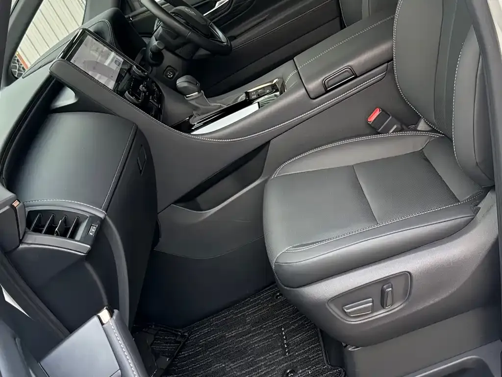 Toyota Alphard — фото 4