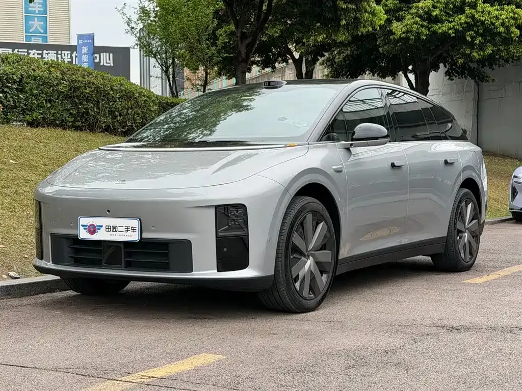 Li Auto i6 — фото 1