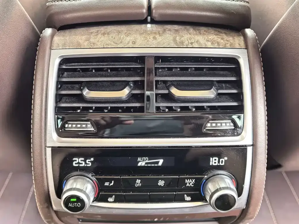 BMW 7 Series 2021 из CN, фото 4