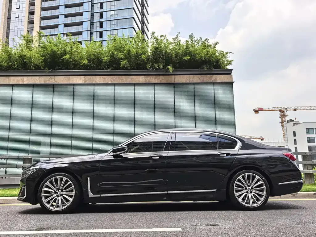 BMW 7 Series 2021 из CN, фото 9