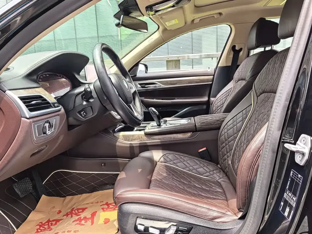 BMW 7 Series 2021 из CN, фото 10