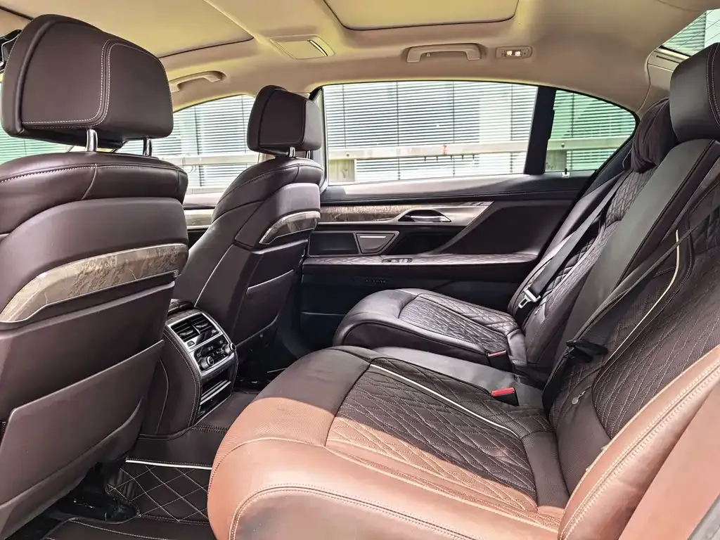 BMW 7 Series 2021 из CN, фото 5