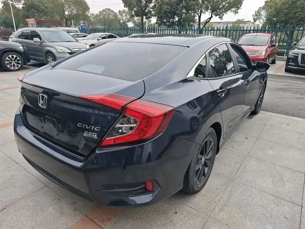 Honda Civic — фото 10