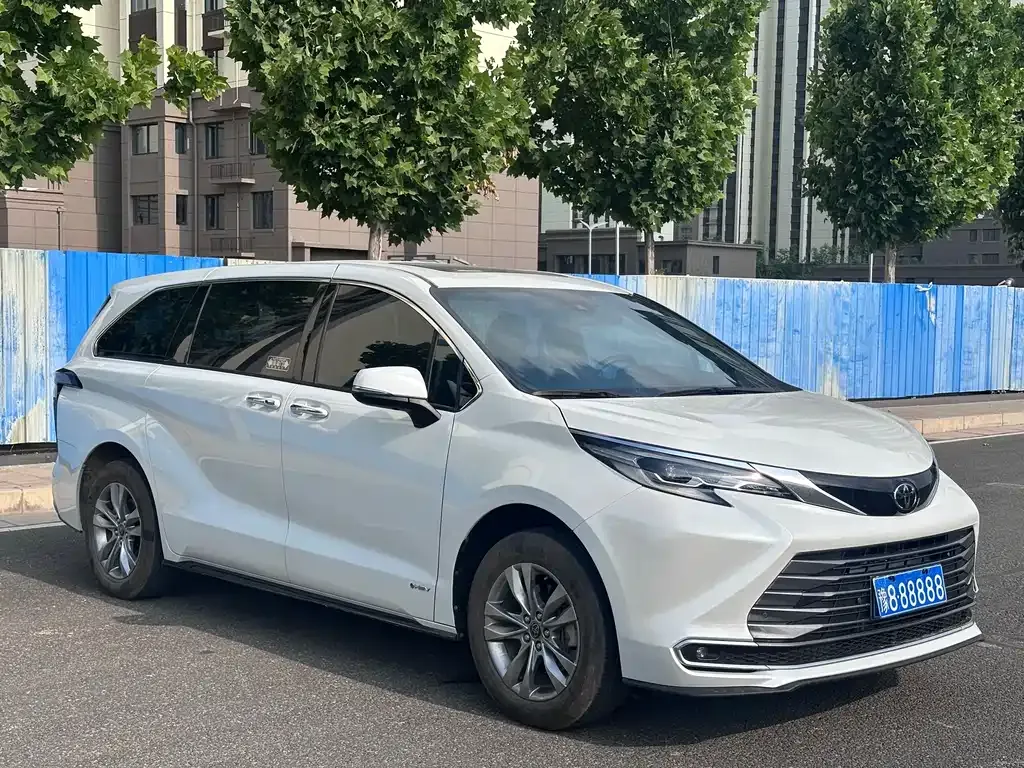 Toyota Sienna — фото 4