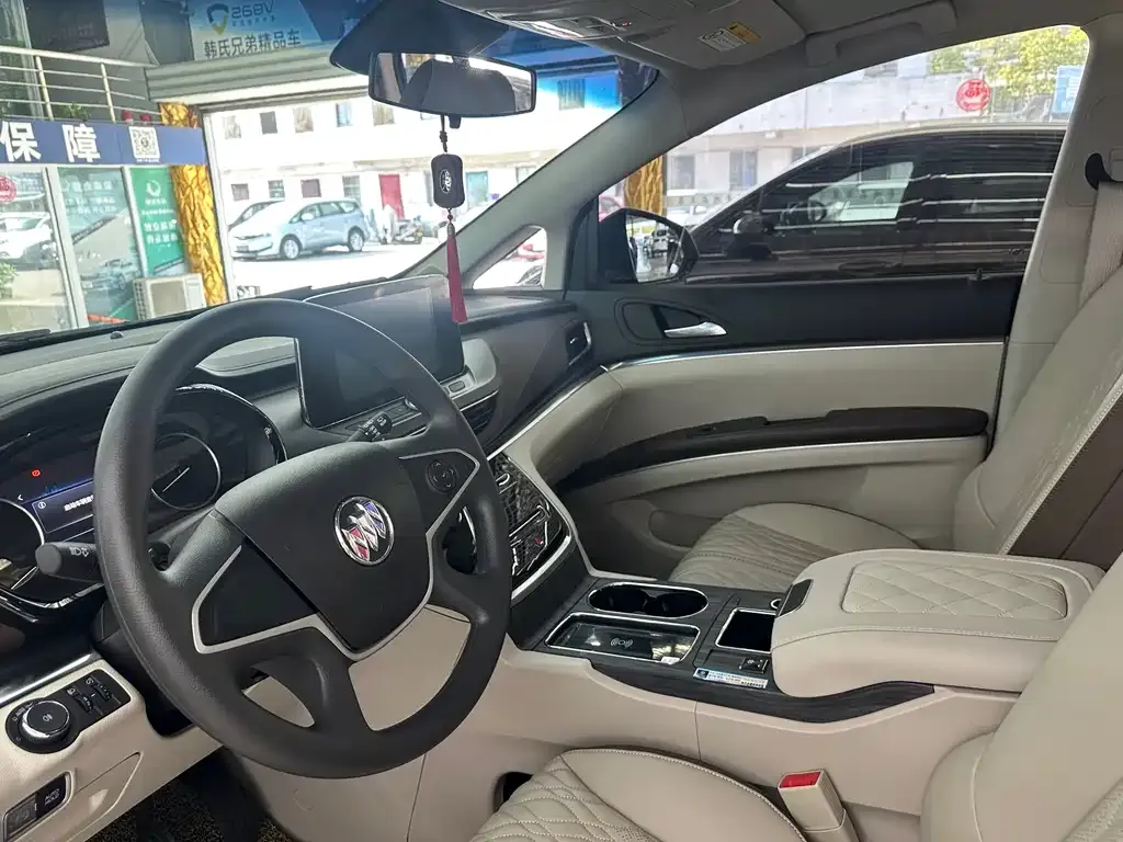Buick GL8 2024 из CN, фото 3