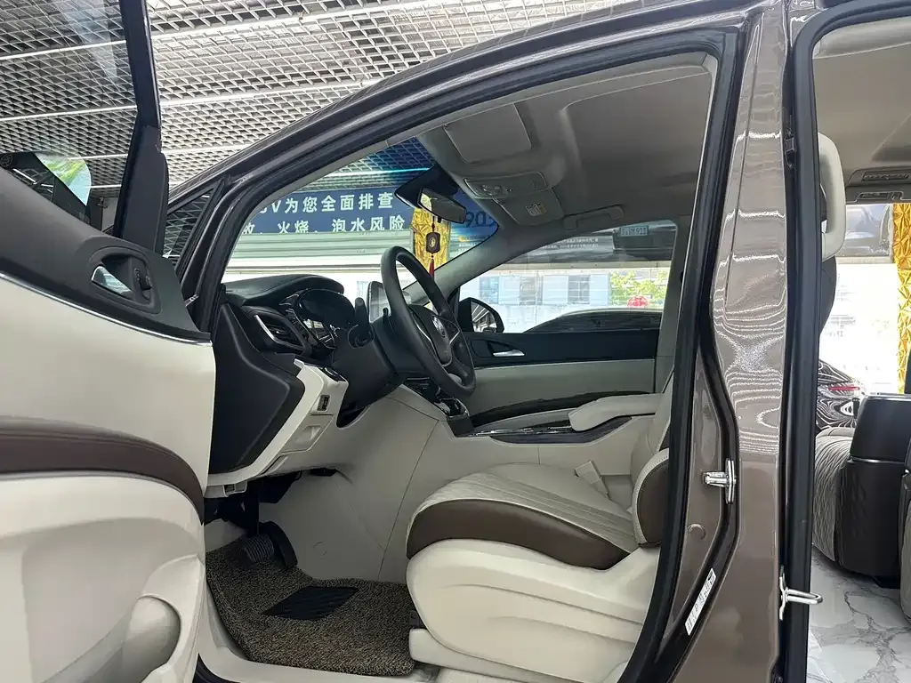 Buick GL8 2024 из CN, фото 6
