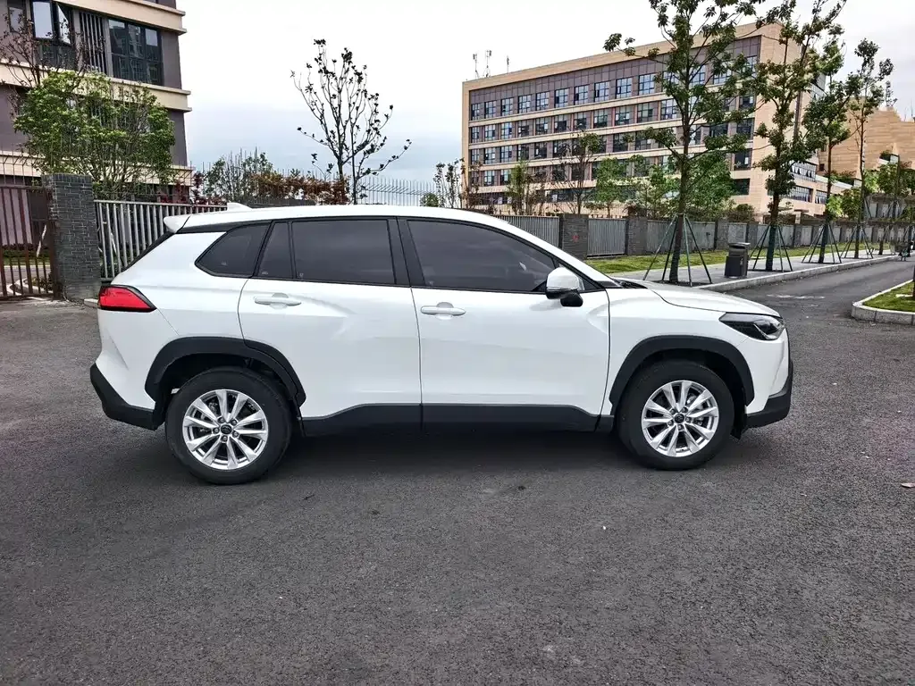 Toyota Corolla Cross 2023 из CN, фото 9