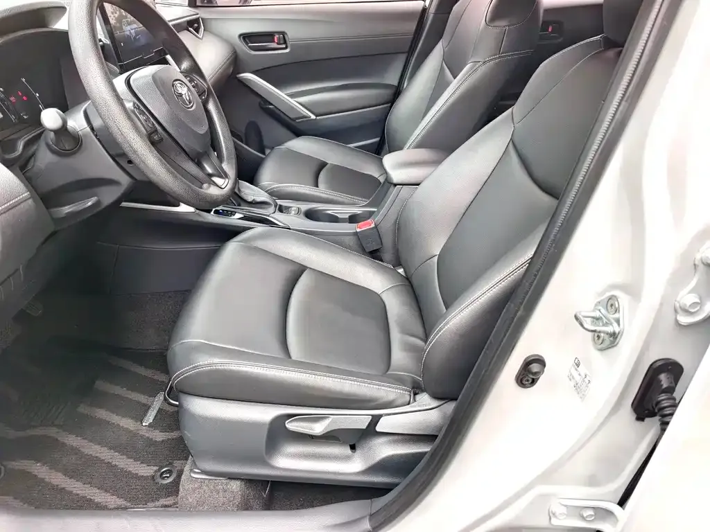 Toyota Corolla Cross 2023 из CN, фото 3