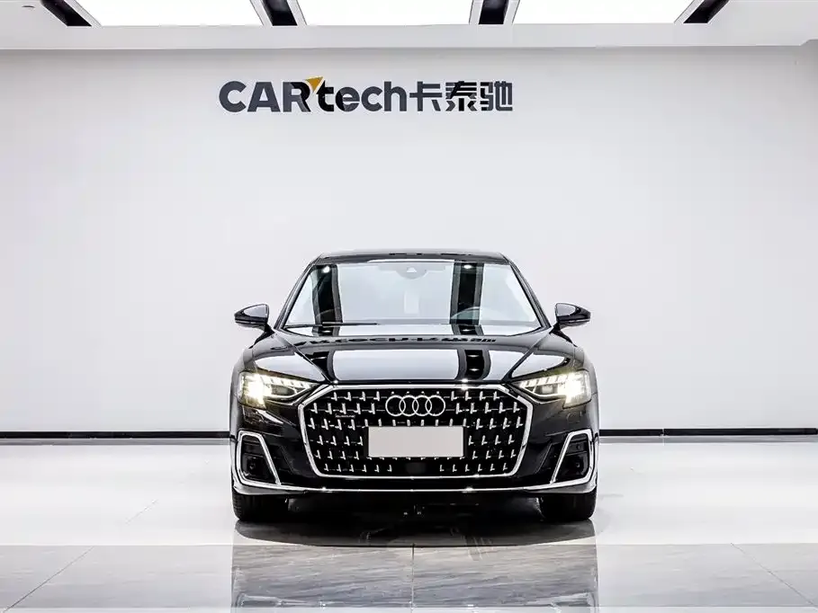 Audi A8 — фото 1