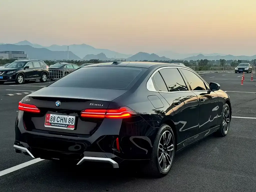 BMW 5 Series 2025 из CN, фото 2