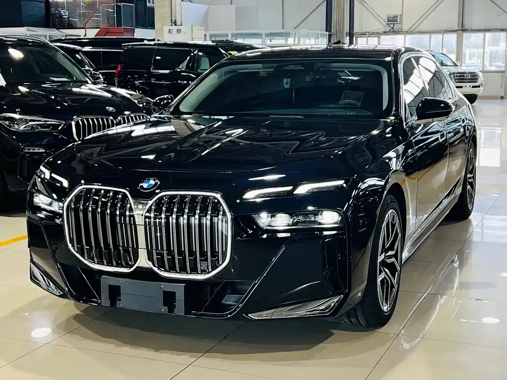 BMW 7 Series — фото 1
