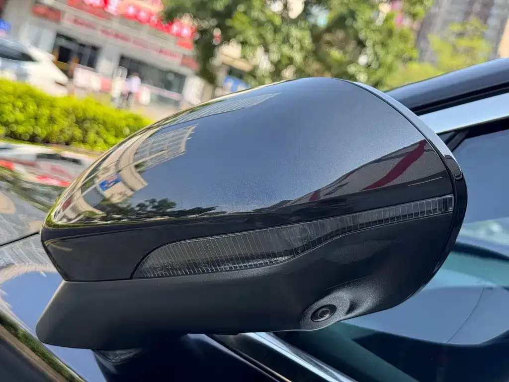Hongqi H5 — фото 2