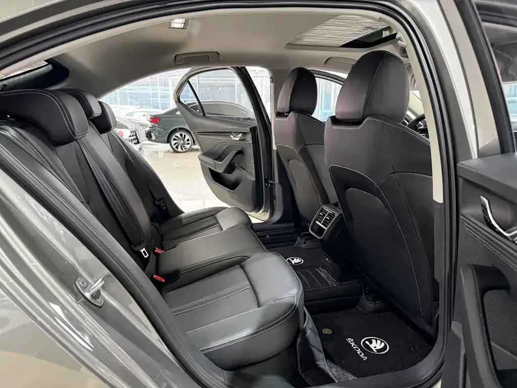 Skoda Octavia — фото 2