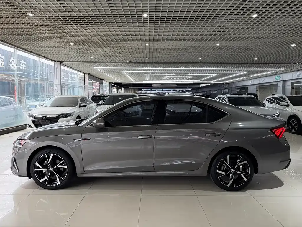 Skoda Octavia — фото 10