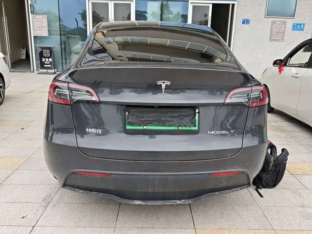Tesla Model Y — фото 7