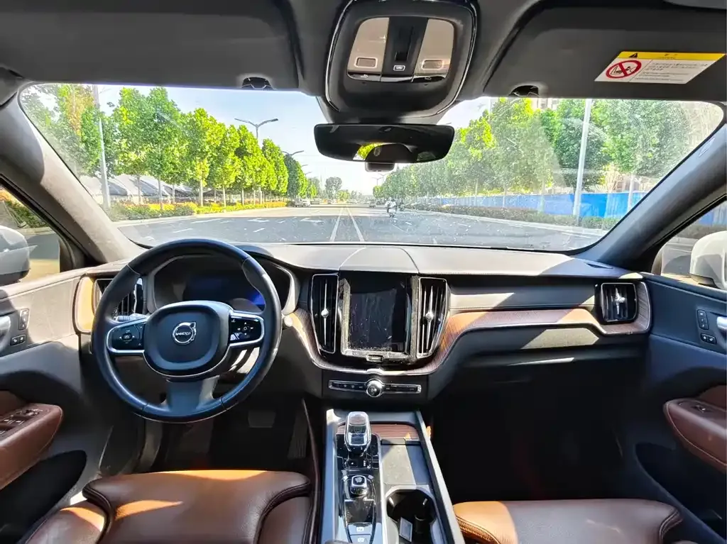 Volvo XC60 2023 из CN, фото 7