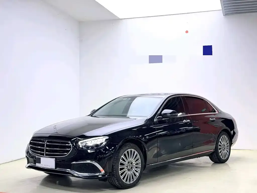 Mercedes-Benz E-Class — фото 1