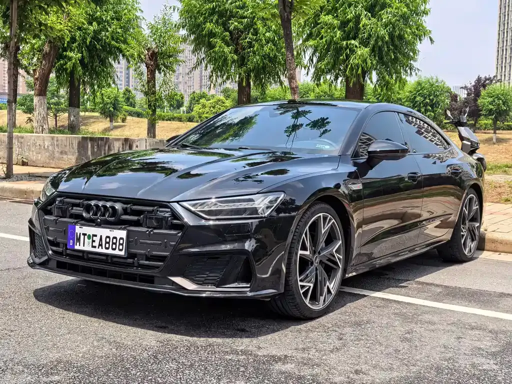Audi A7L — фото 1