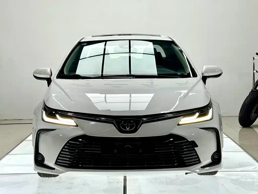 Toyota Corolla — фото 7