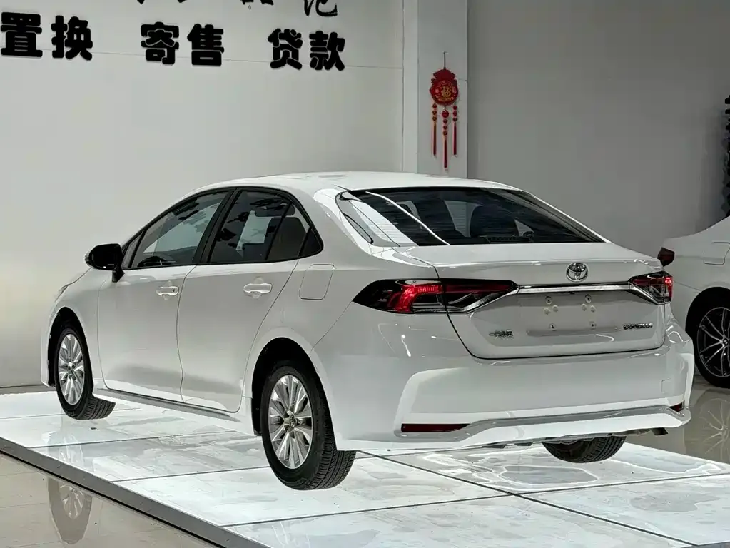 Toyota Corolla — фото 6