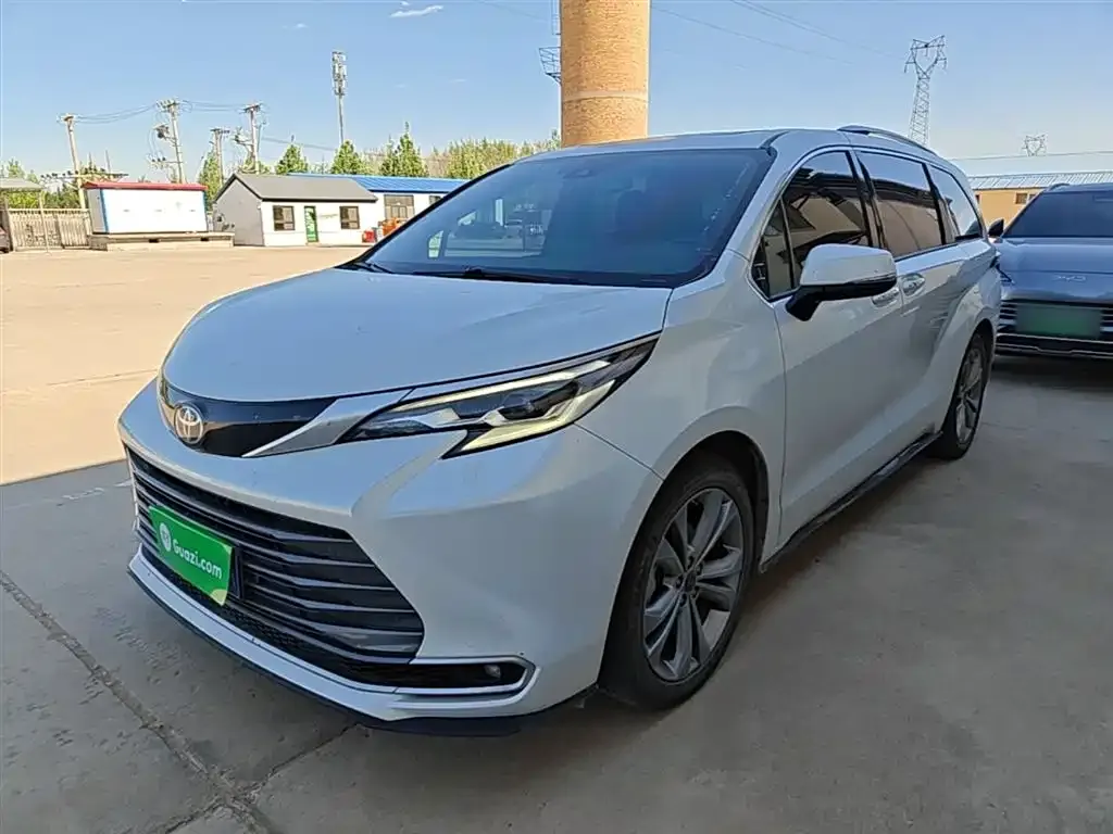 Toyota Sienna — фото 3