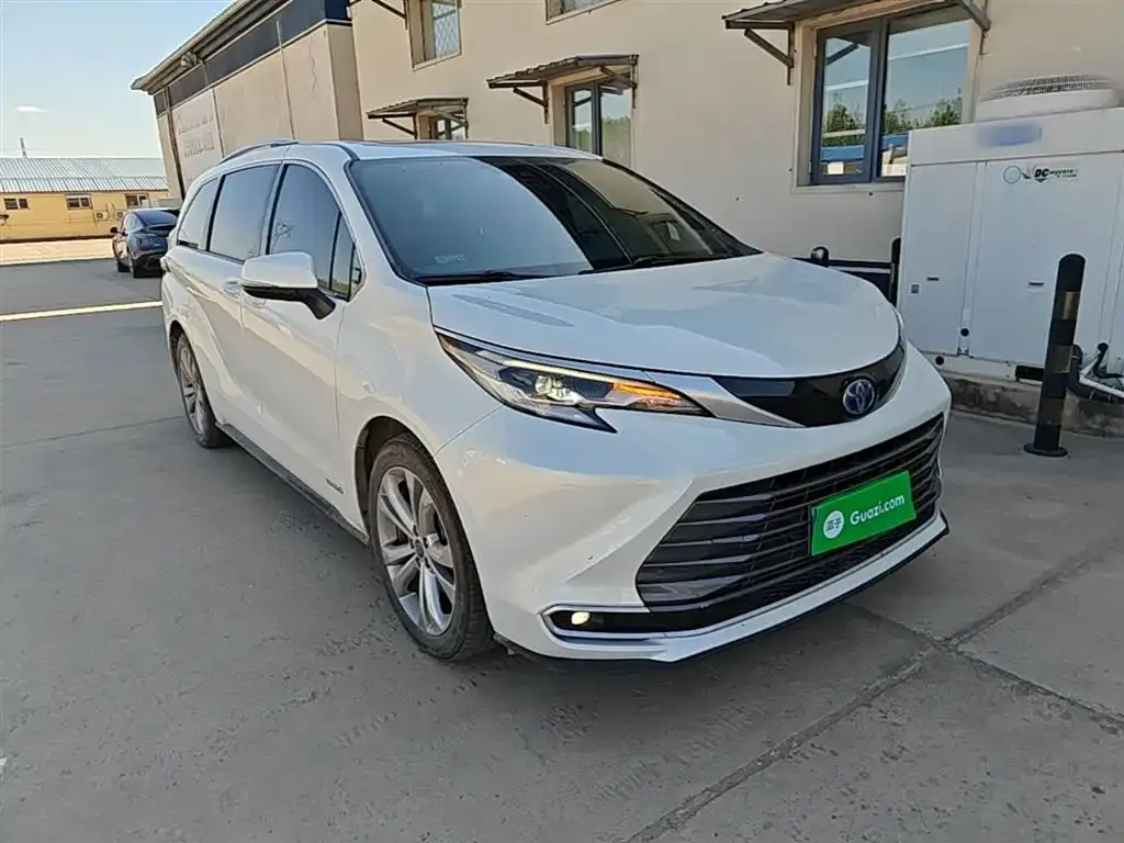 Toyota Sienna — фото 5