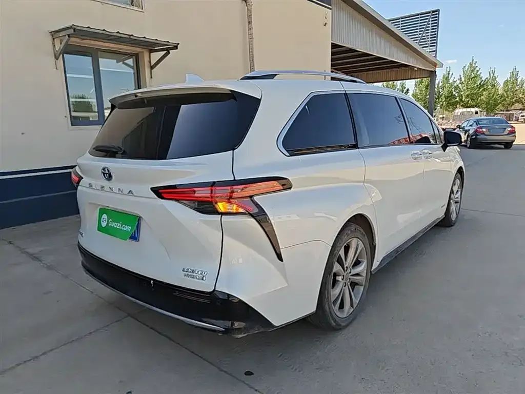 Toyota Sienna — фото 8