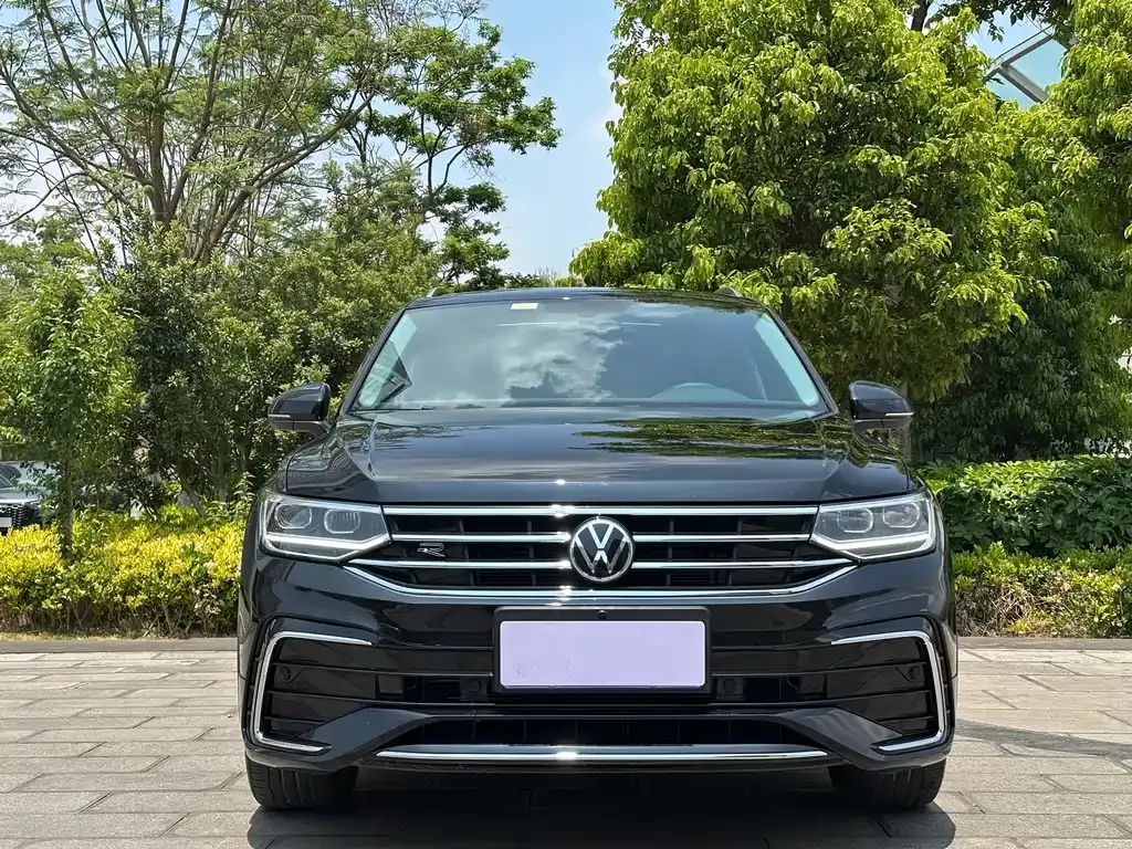 Volkswagen Tiguan L — фото 9