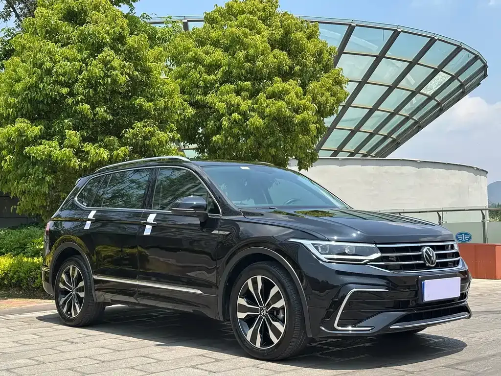 Volkswagen Tiguan L — фото 10