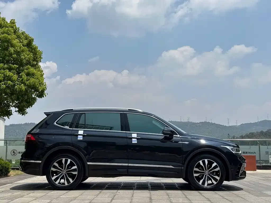 Volkswagen Tiguan L — фото 4