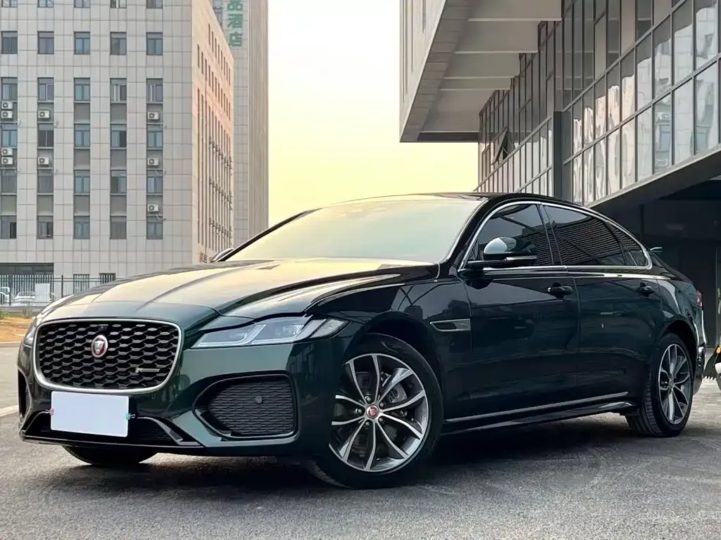 Jaguar XFL — фото 1