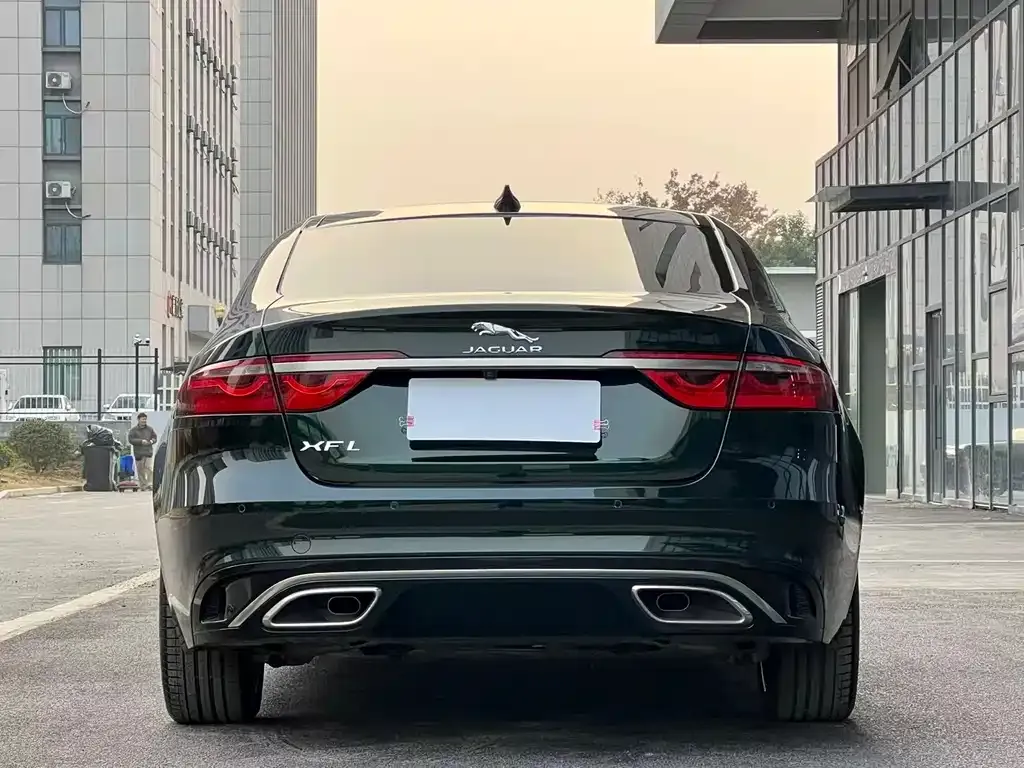 Jaguar XFL — фото 4