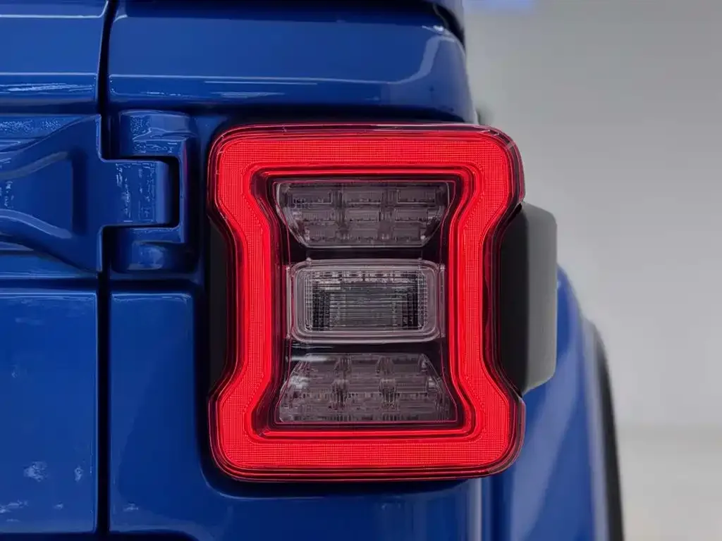 Jeep Wrangler — фото 7