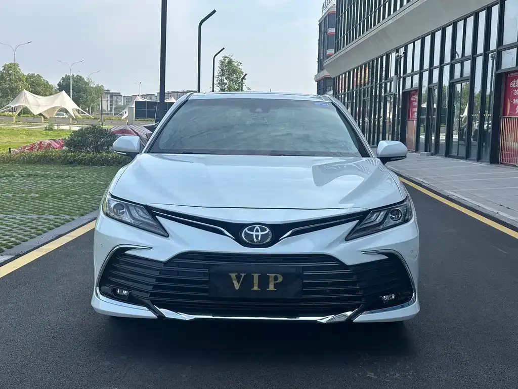 Toyota Camry — фото 9