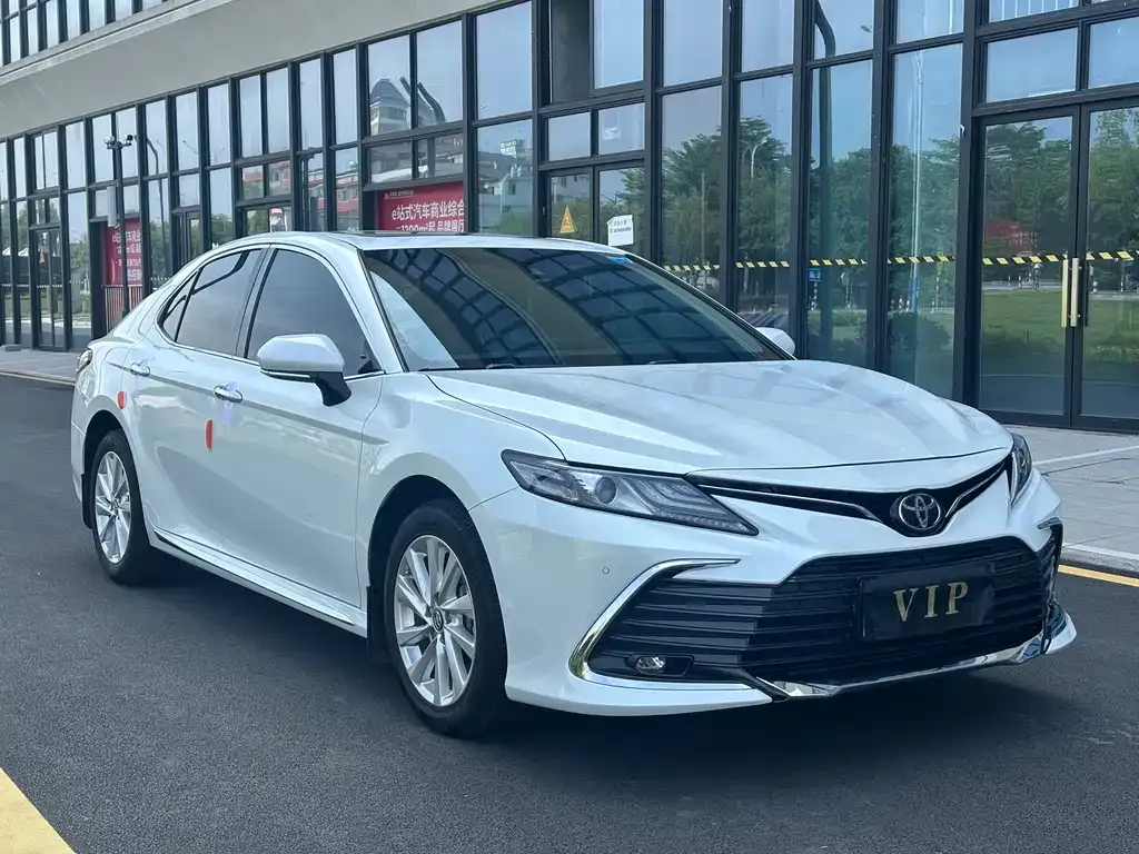 Toyota Camry — фото 8