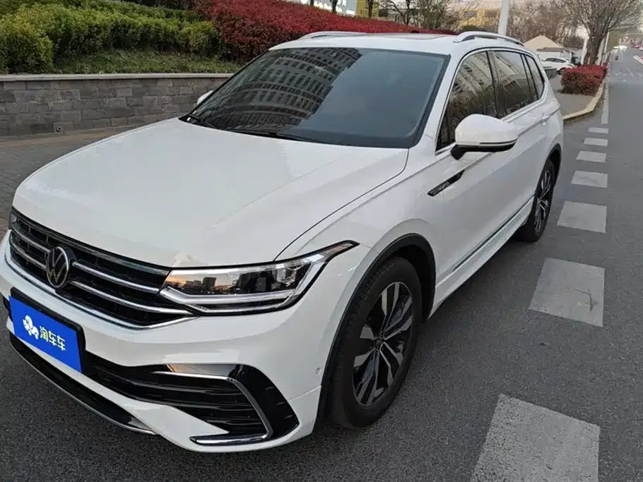 Volkswagen Tiguan L — фото 1