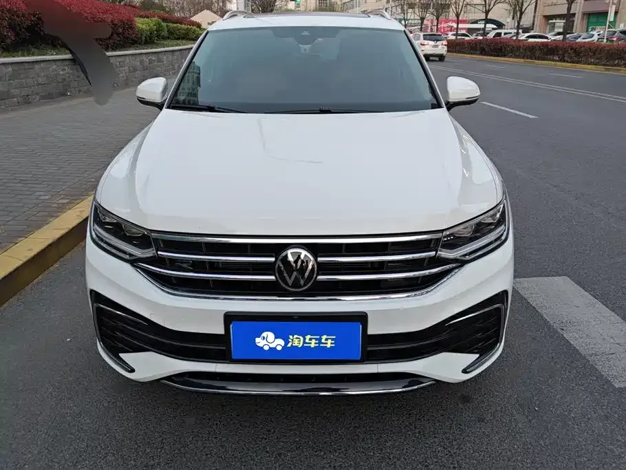 Volkswagen Tiguan L — фото 10
