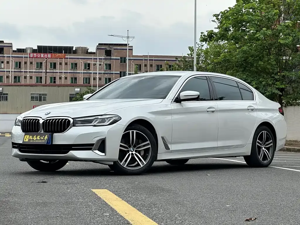 BMW 5 Series — фото 1
