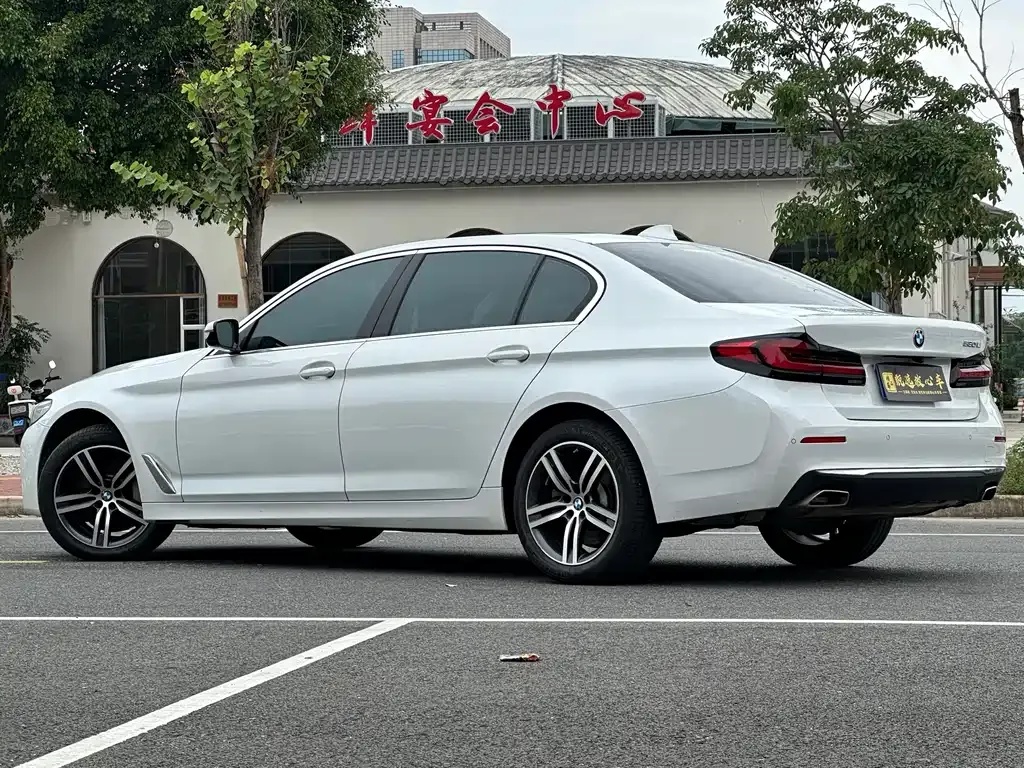 BMW 5 Series — фото 5