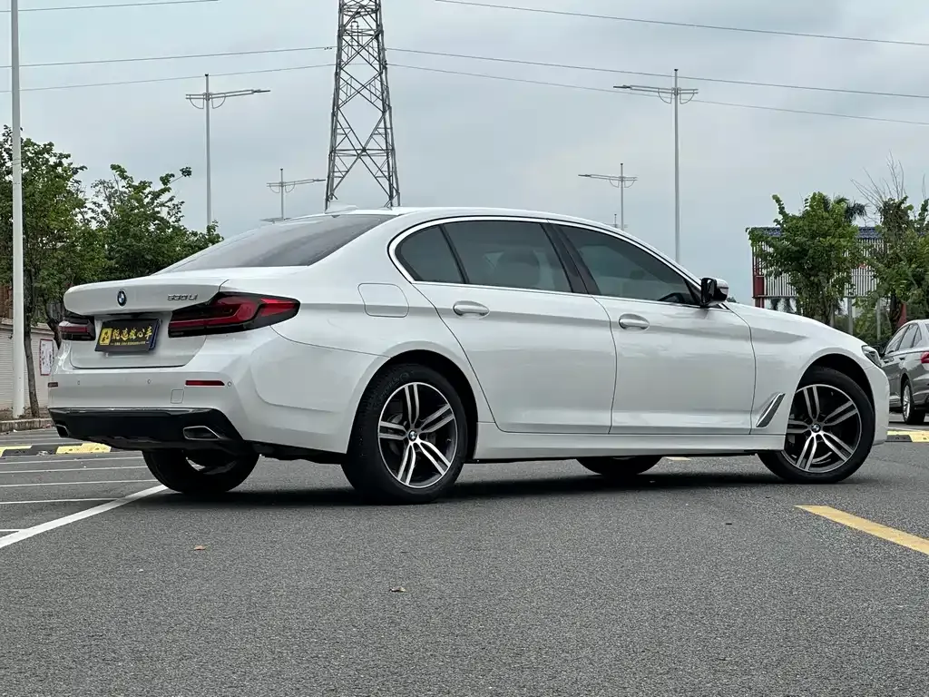 BMW 5 Series — фото 10