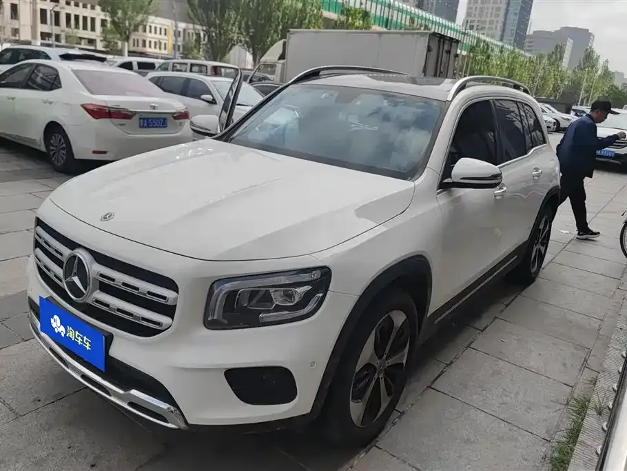 Mercedes-Benz GLB — фото 1