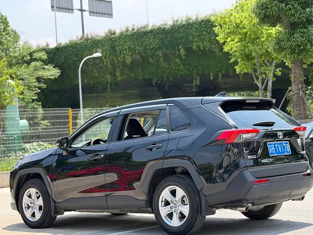 Toyota RAV4 2024 из CN, фото 8