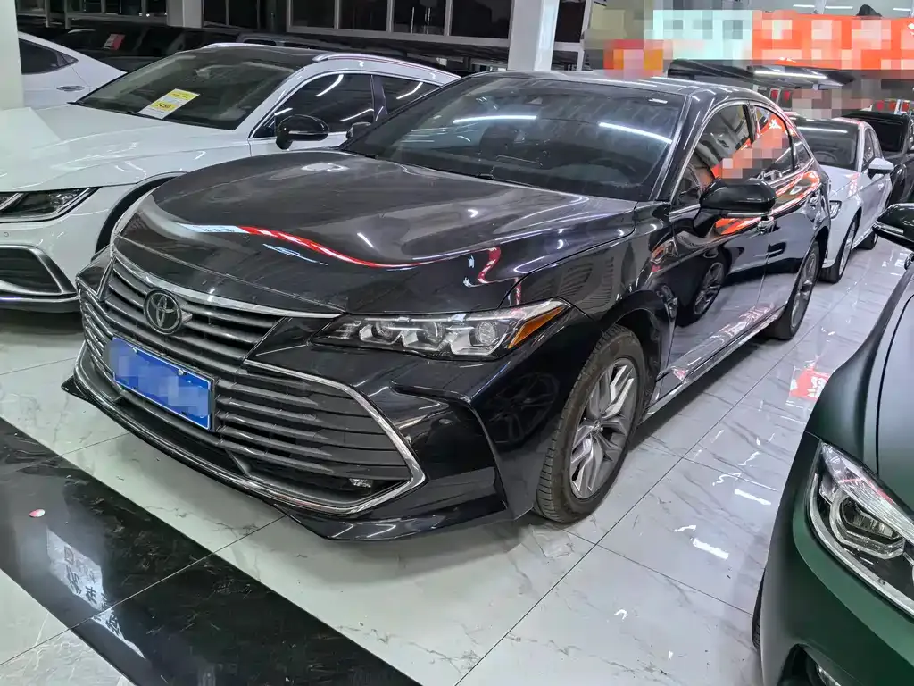 Toyota Avalon — фото 1