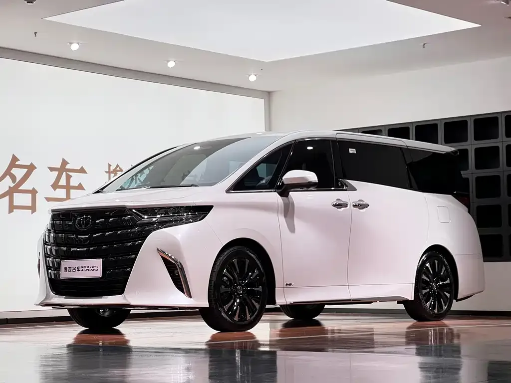 Toyota Alphard — фото 1